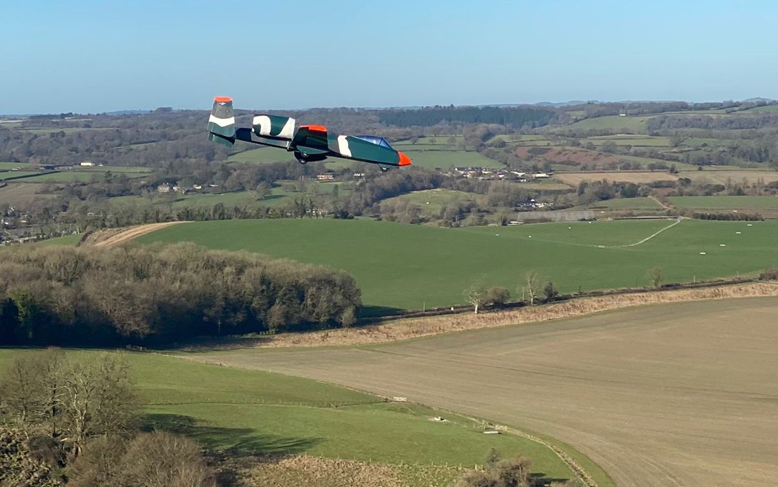 A10-24 Win Green maiden flight - close pass L-R